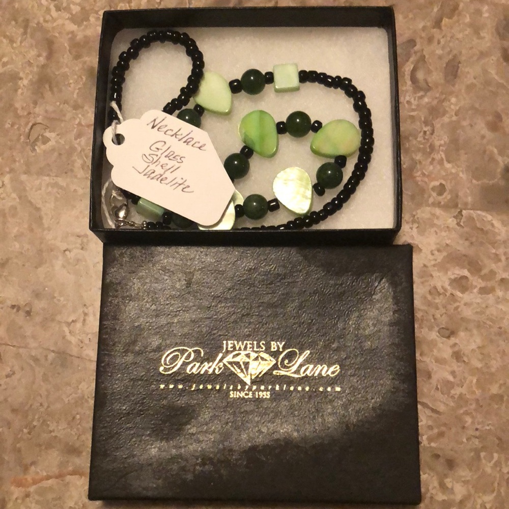 💕 Sale!! Glass Shell Jadeite Necklace